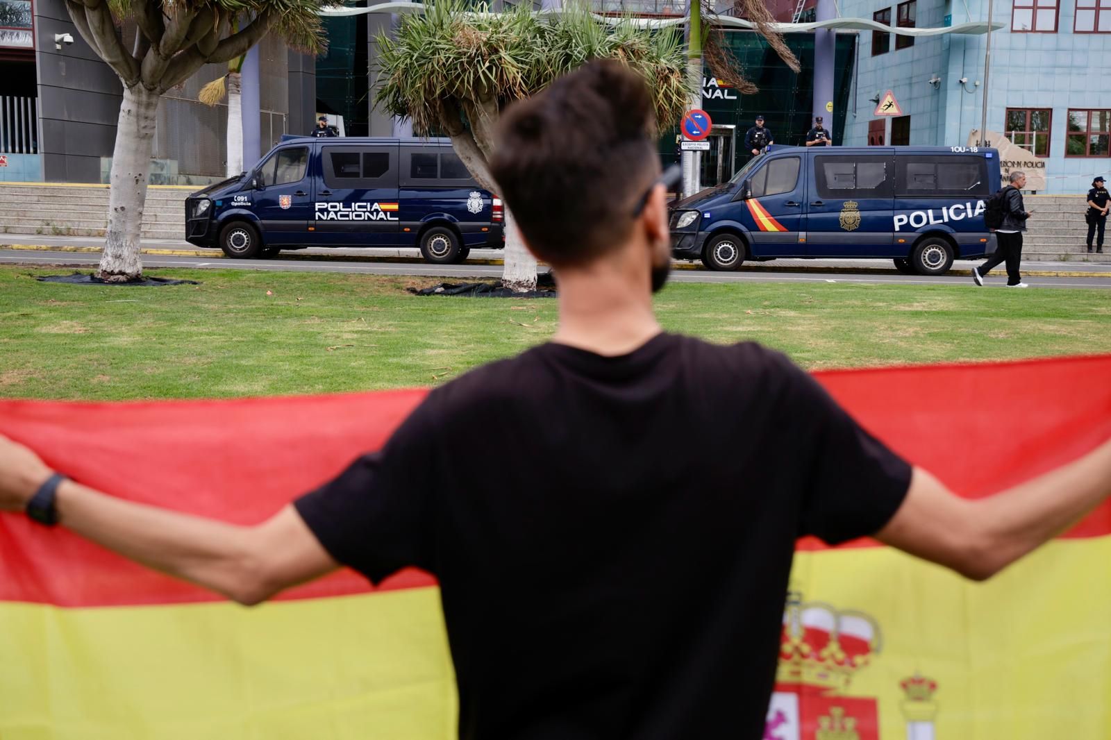 Concentración multitudinaria en apoyo a la Policía Nacional en Gran Canaria