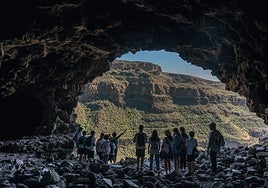 Visita escolar al yacimiento de La Fortaleza.