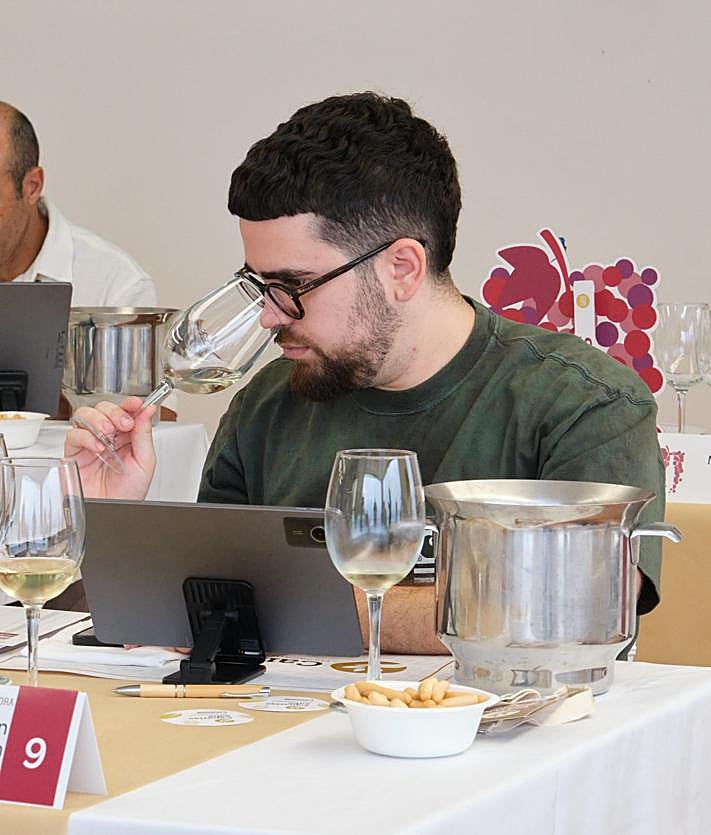 Imagen secundaria 2 - Las catadoras y los catadores de esta edició celebrada en Fuerteventura proceden de Canarias, Valladolid, Madrid, Valencia y Galicia.