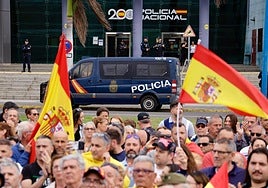 Concentración a favor de la Policia Nacional.