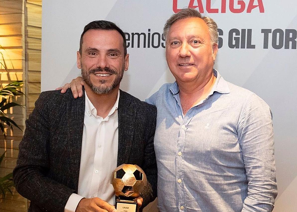 Imagen secundaria 1 - Rubén Fontes, mejor delegado de primera división