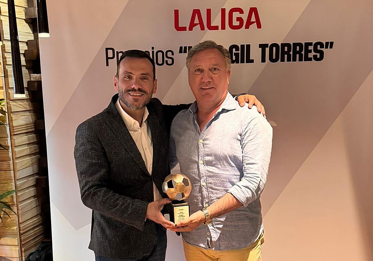 Rubén Fontes y Medina Cantalejos en la entrega del reconocimiento.