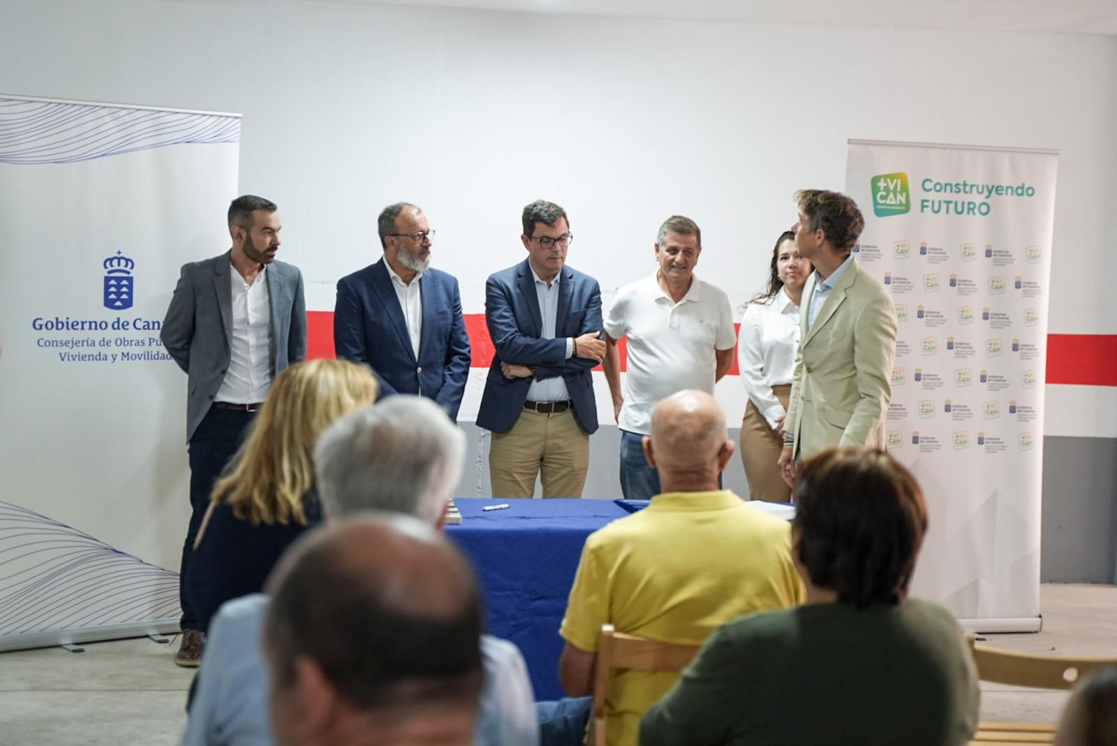 Emoción en la entrega de llaves de ocho viviendas protegidas en Vecindario