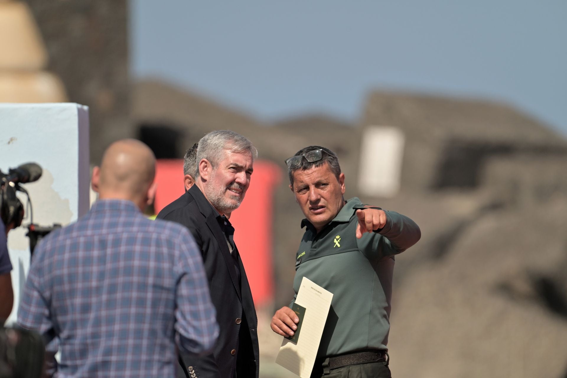 Las imágenes del vuelco del cayuco al llegar a La Restinga