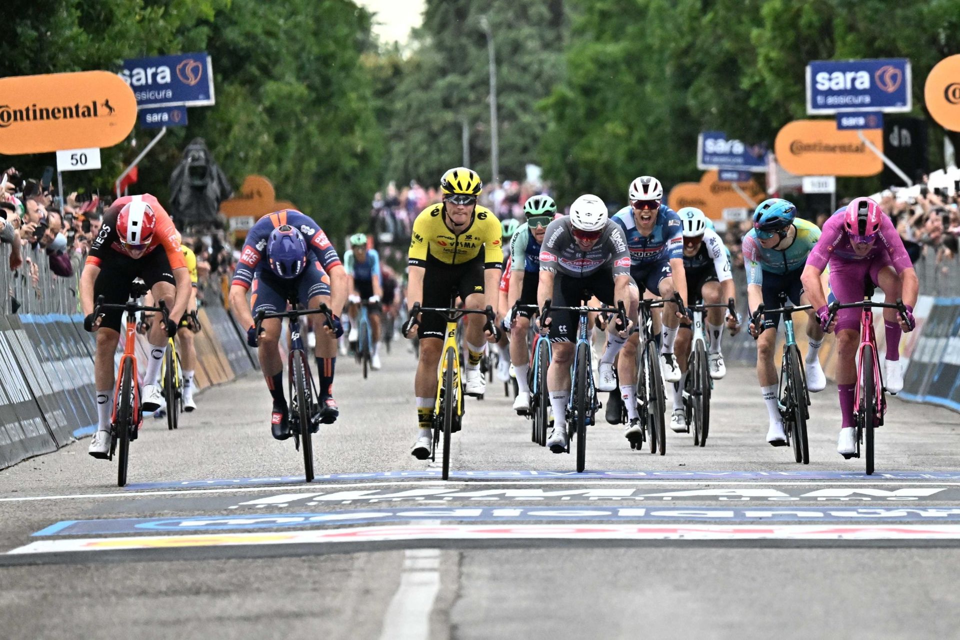 Imagen de una de las etapas del Giro de Italia que se está celebrando estos días. La ronda italiana, el Tour de Francia y la Vuelta a España son las tres grandes rondas ciclistas a nivel mundial.