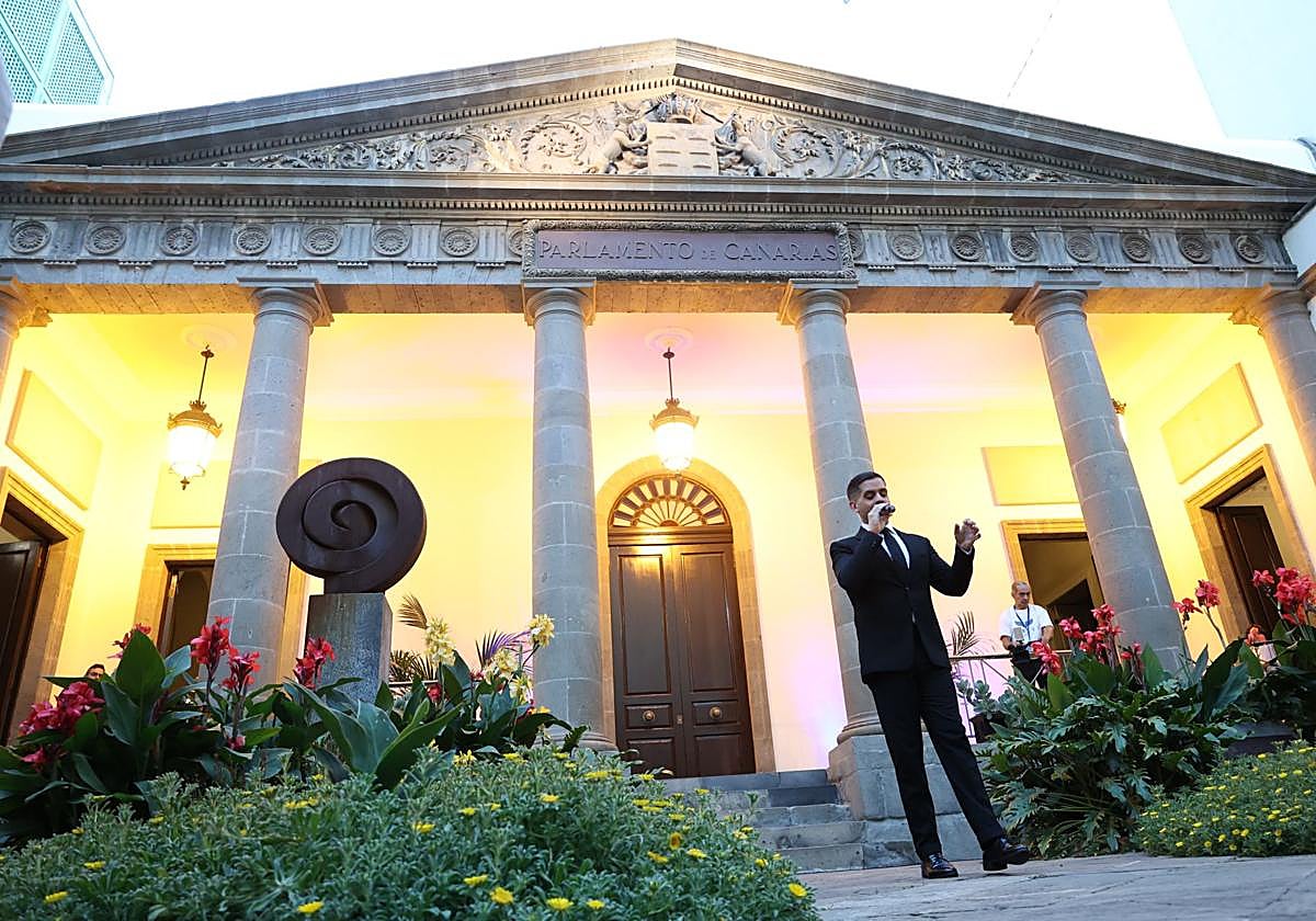 El tenor Besay Pérez, en el acto con motivo del Día de Canarias celebrado esta semana.