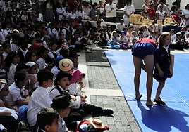 Imagen de archivo de alumnos en una luchada infantil por el Día de Canarias.
