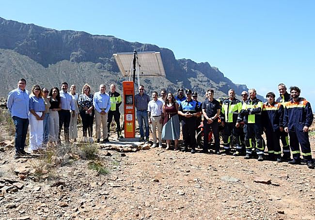 Foto de familia tras el acto de presetación.
