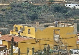Imagen de las obras en la casa de la concejal de Vivienda de Santa Brígida antes de su paralización.