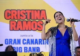 Distintos momentos de la quinta edición del Festival Canariona celebrado anoche en la plaza de Santa Ana.