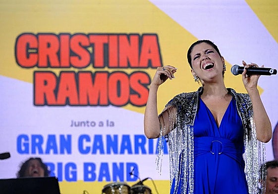 Distintos momentos de la quinta edición del Festival Canariona celebrado anoche en la plaza de Santa Ana.