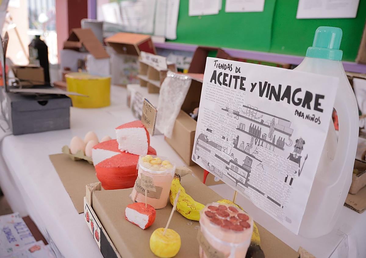 Imagen secundaria 1 - Detalle de las maquetas realizadas por el alumnado y del trabajo en clase