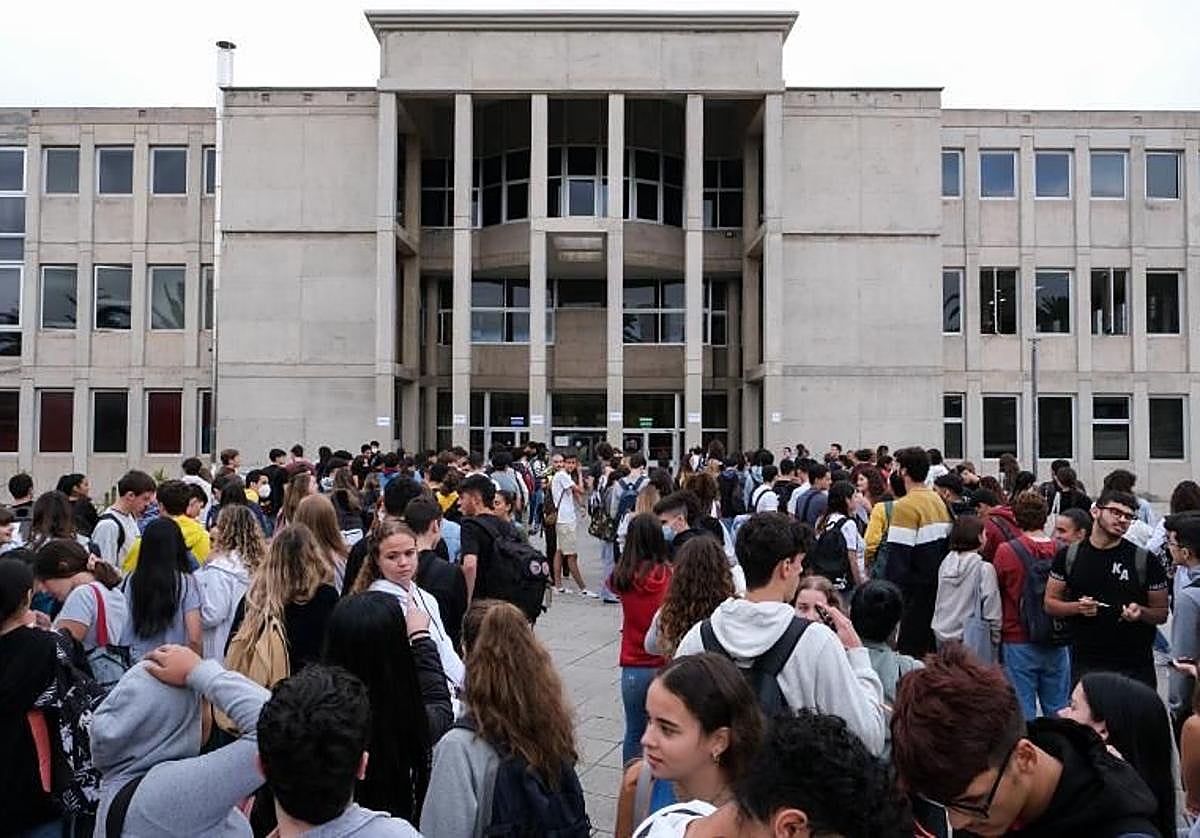 Imagen de archivo de estudiantes antes de enfrentarse a la PAU en la ULPGC.