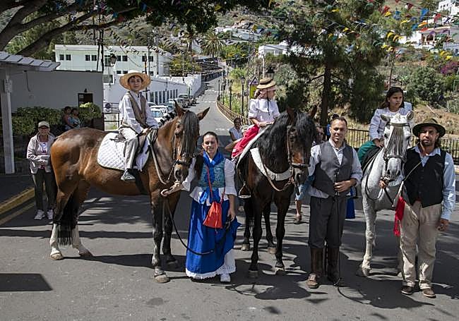 Los alumnos del colegio del Valle de Agaete se fueron de romería este jueves.