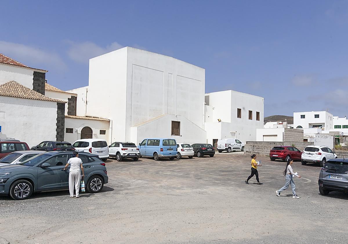 Espacio que sirve de aparcamiento que será mejorado.