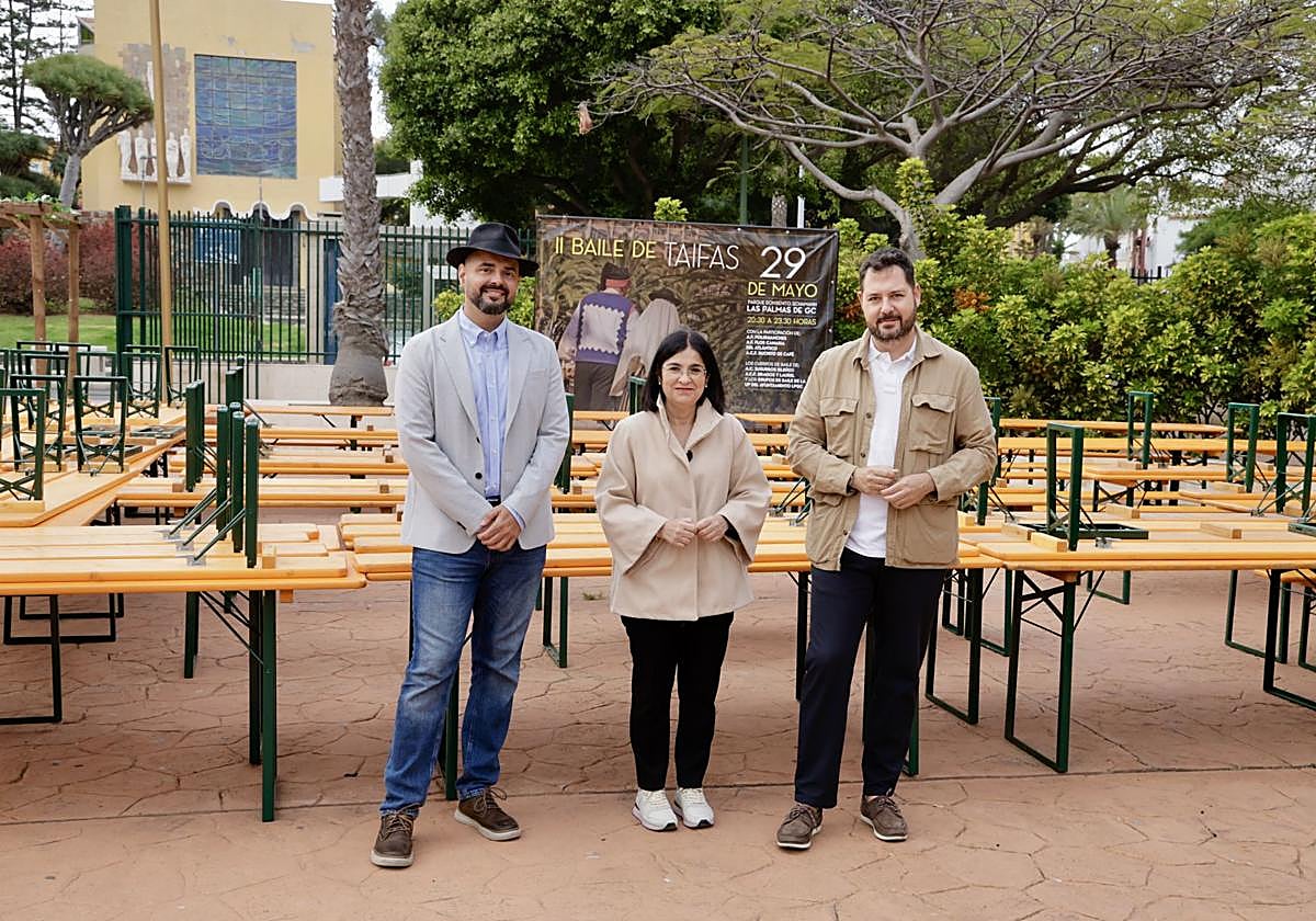 La alcaldesa Darias comprueba los preparativos del Baile de Taifas que acogerá este jueves el parque Don Benito