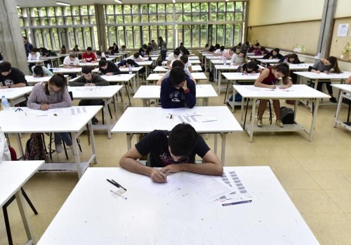PAU 2025 en Canarias | Las carreras más difíciles para entrar: 21 de la ULPGC y la ULL exigen más de un 10