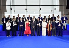 Foto de familia de los Premios y Medallas de Oro de Canarias 2025.