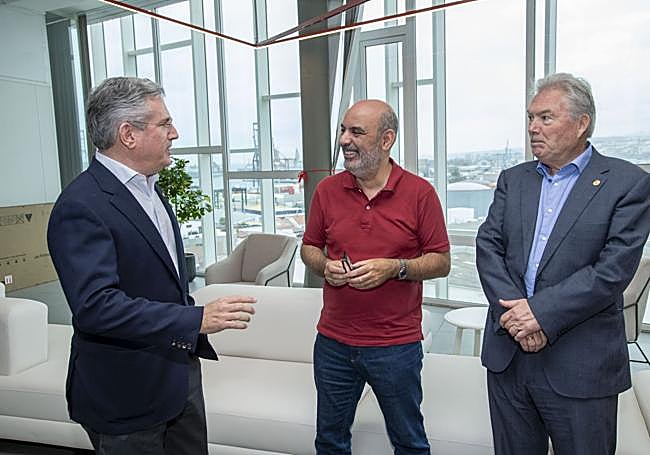 Ambos presidentes fueron recibidos por Francisco Suárez director del periódico.