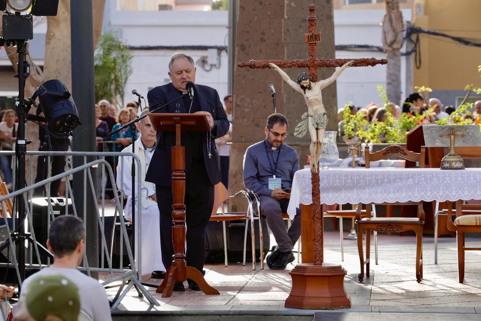 La Virgen del Pino sale a la plaza de San Rafael