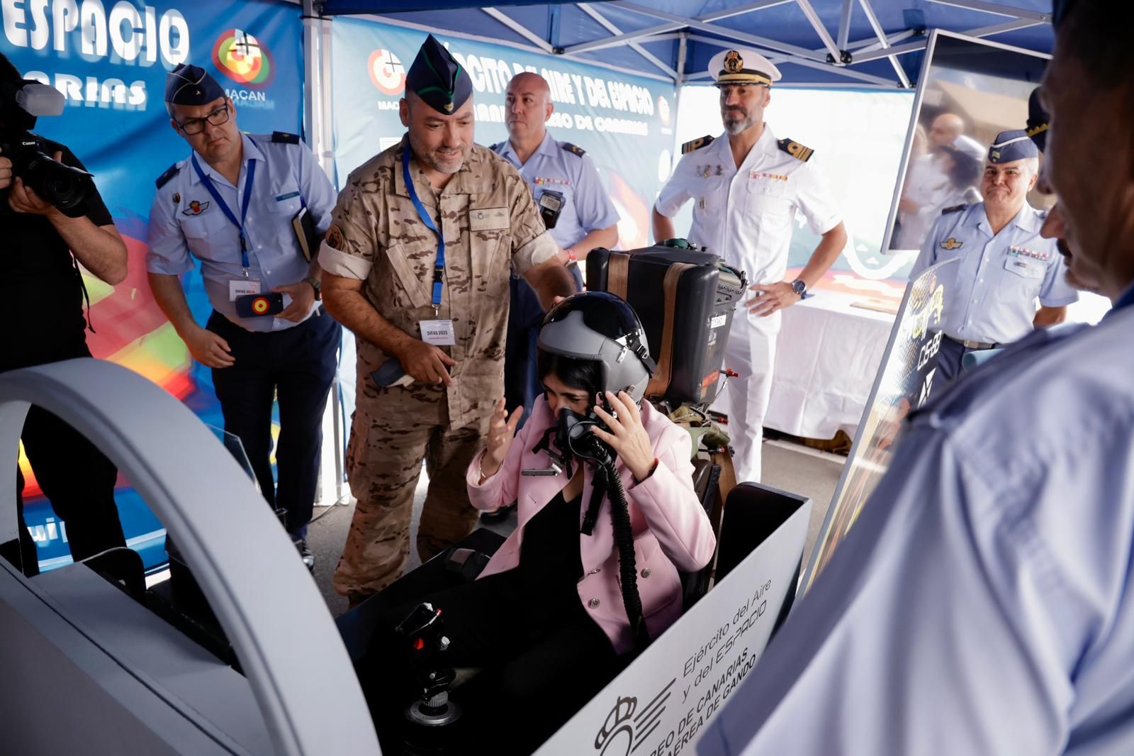 Imágenes de la exposición por los actos del Día de las Fuerzas Armadas en Las Palmas de Gran Canaria
