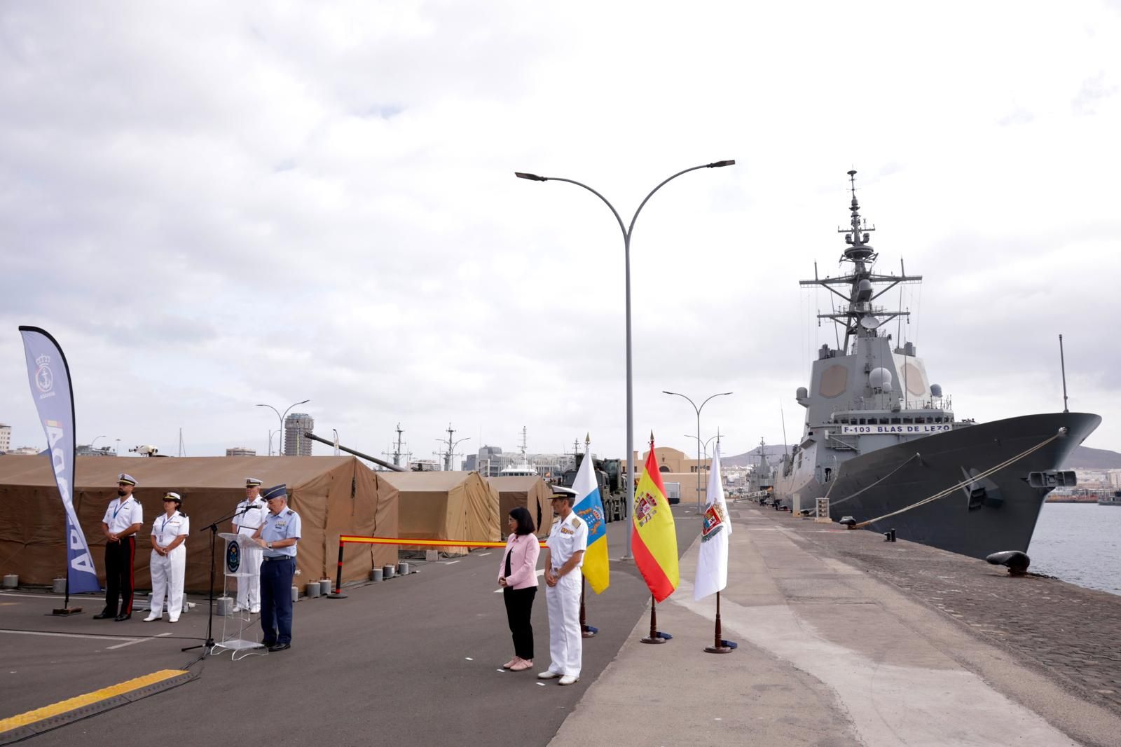 Imágenes de la exposición por los actos del Día de las Fuerzas Armadas en Las Palmas de Gran Canaria