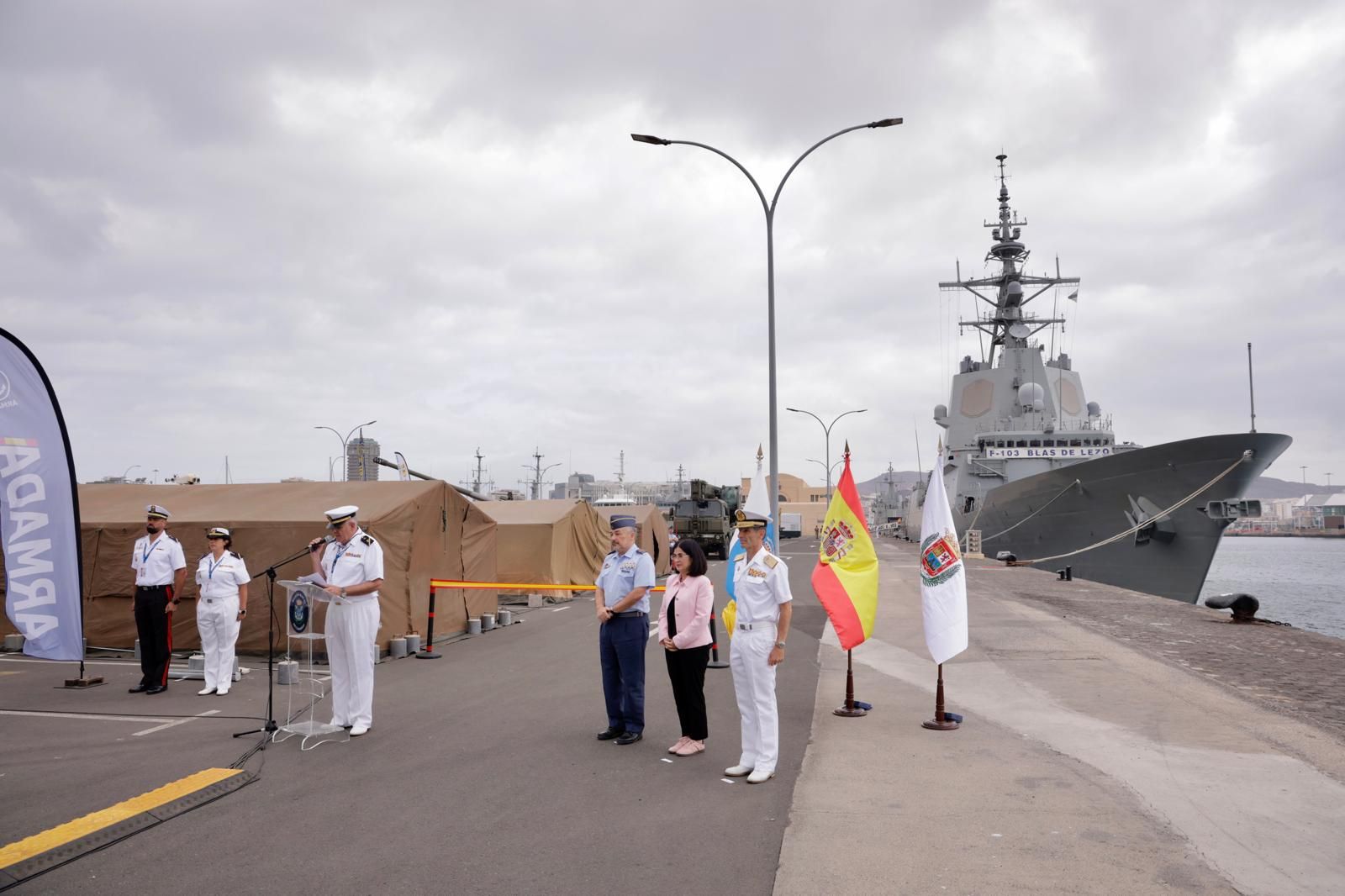 Imágenes de la exposición por los actos del Día de las Fuerzas Armadas en Las Palmas de Gran Canaria