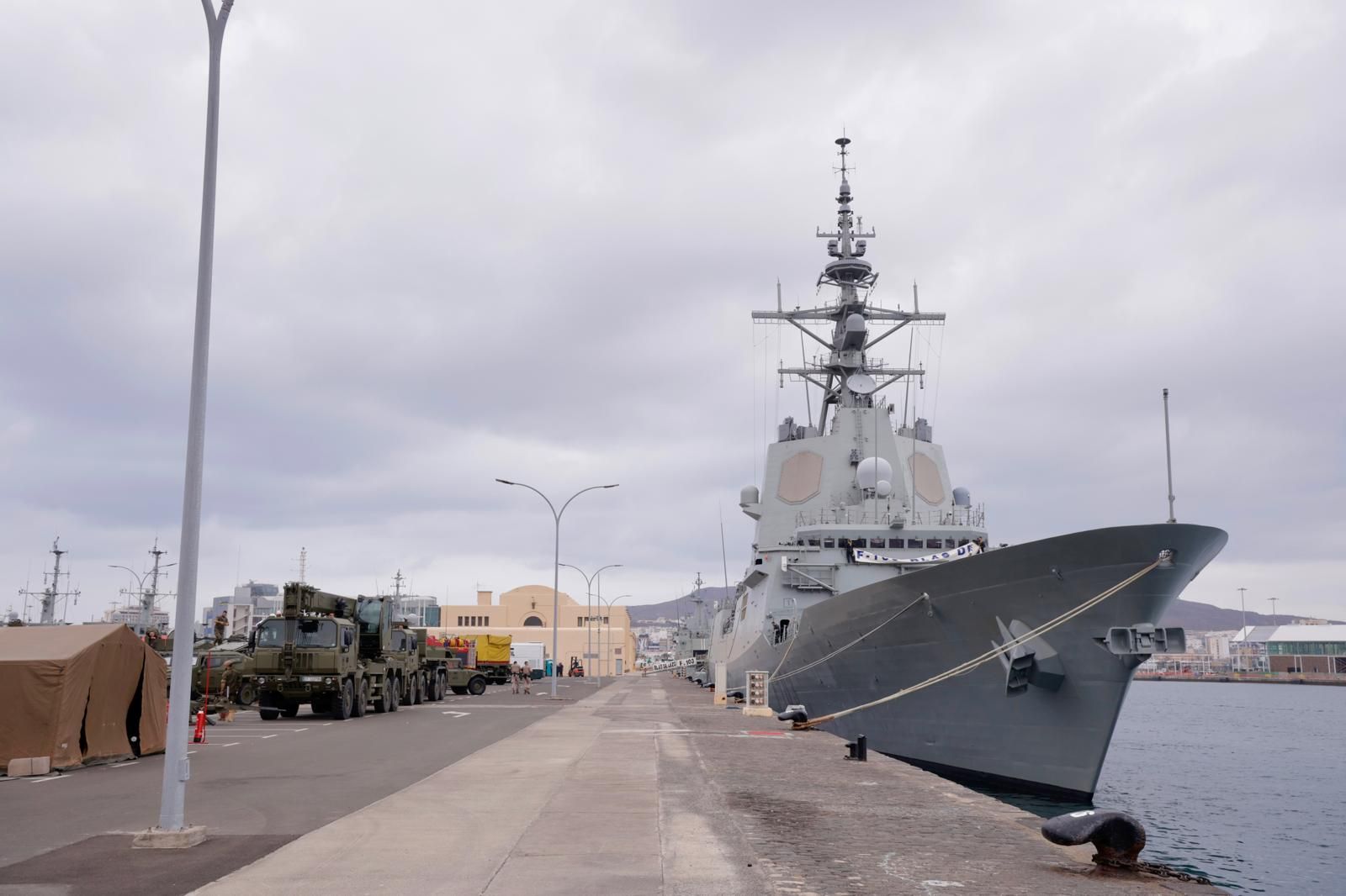 Imágenes de la exposición por los actos del Día de las Fuerzas Armadas en Las Palmas de Gran Canaria