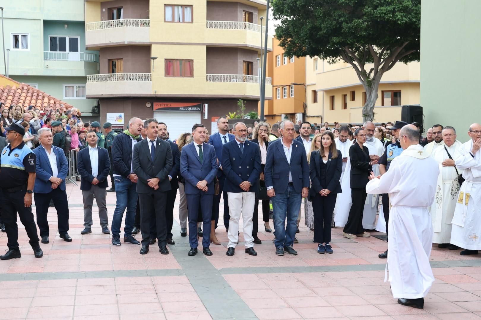 Devoción y tradición: la Virgen del Pino llena de fe las calles de Vecindario