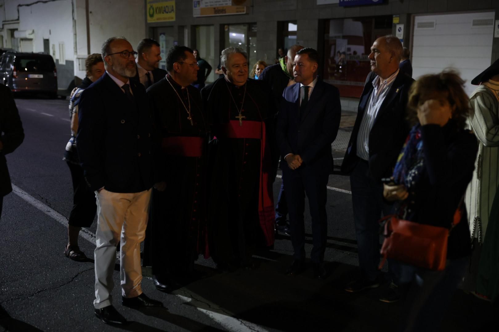 Devoción y tradición: la Virgen del Pino llena de fe las calles de Vecindario
