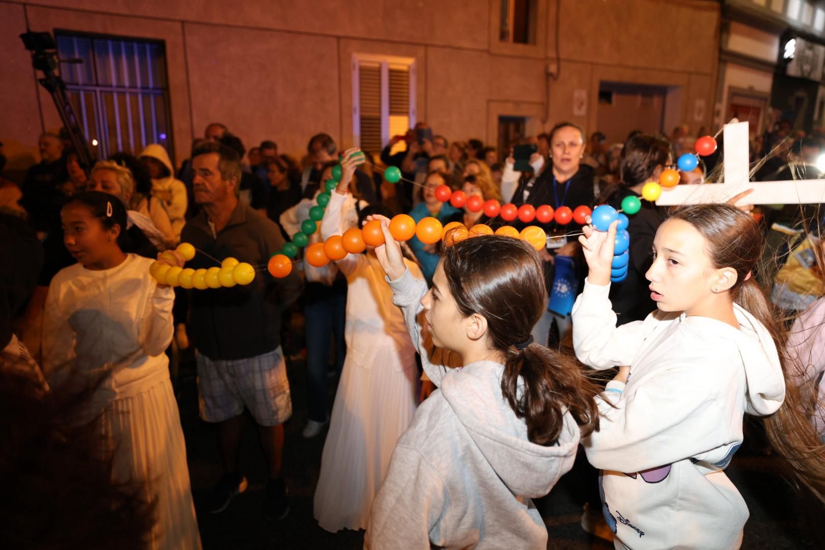 Devoción y tradición: la Virgen del Pino llena de fe las calles de Vecindario