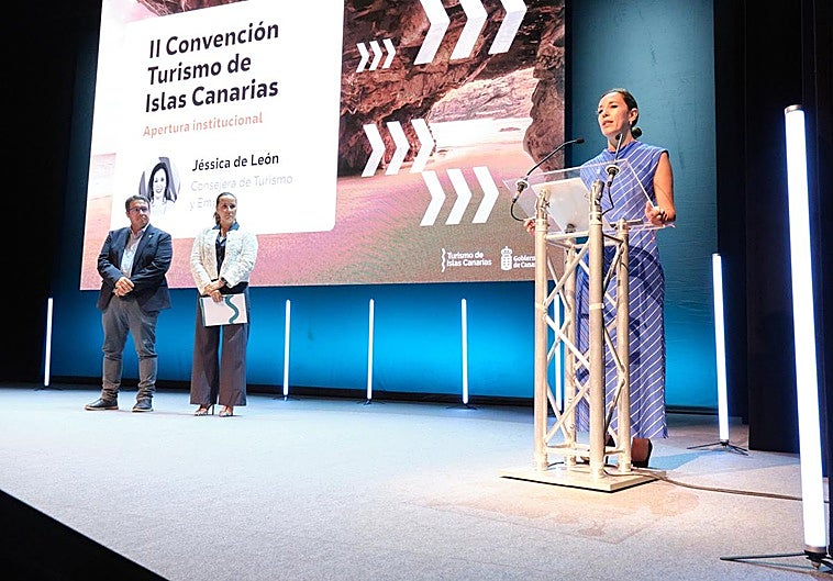 La consejera regional de Turismo y Empleo, Jessica de León, inaugura en la capital la 2ª Convención Turismo de Islas Canarias, en presencia de la presidenta Lola García y el alcalde David de Vera.