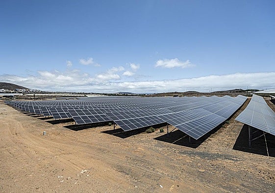 Imagen de una planta fotovoltaica instalada en Gran Canaria.