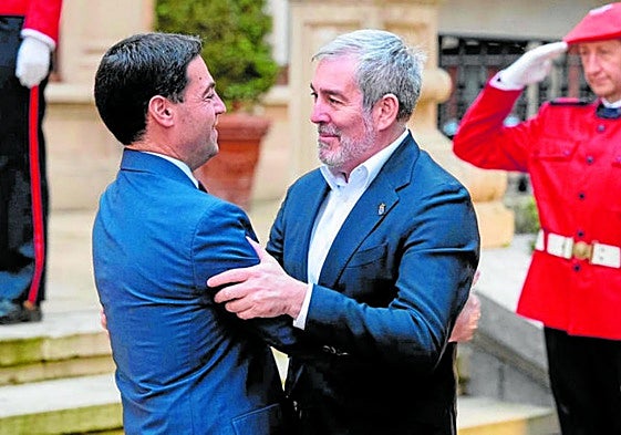 Imagen tomada el pasado diciembre en la que se ve al presidente de Canarias, Fernando Clavijo y al lehendakari Imanol Pradales.