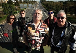 Los integrantes de la banda de rock Reincidentes.