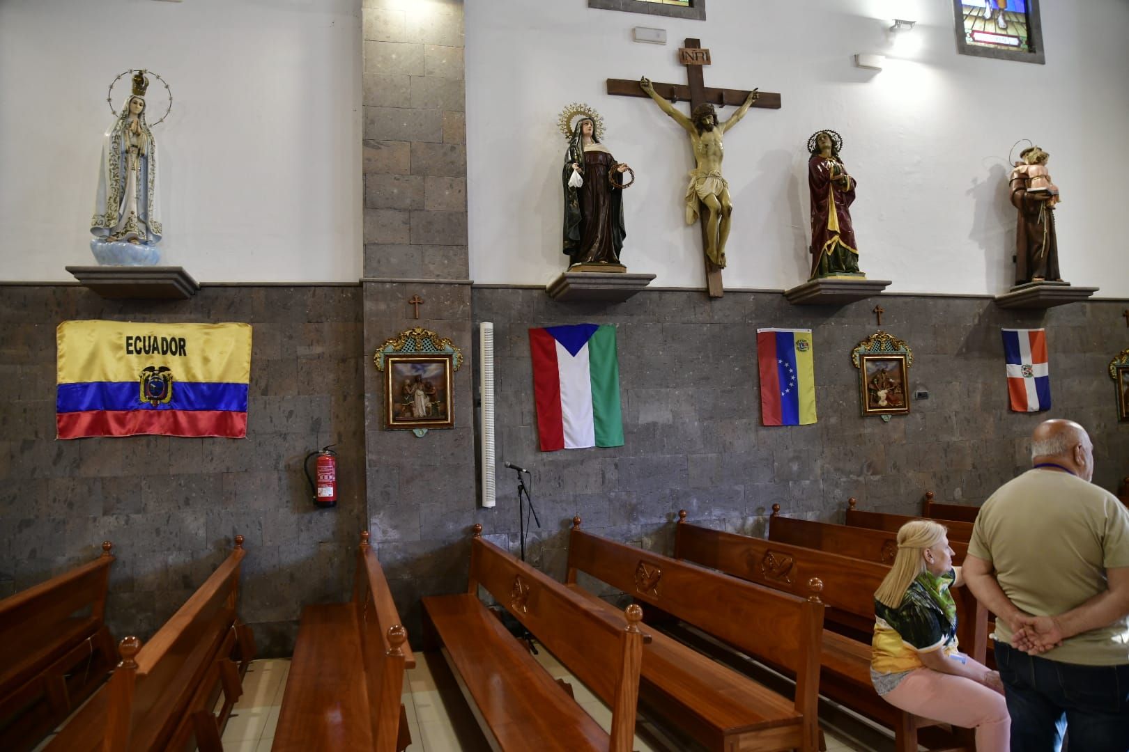 Vecindario despide a la Virgen con música y oración