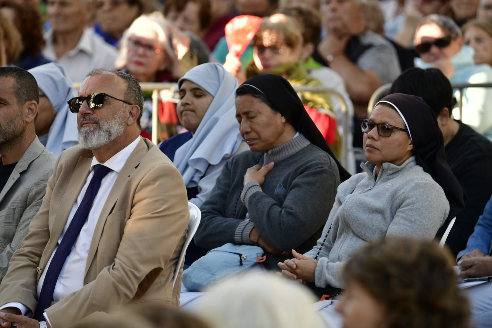 Vecindario despide a la Virgen con música y oración