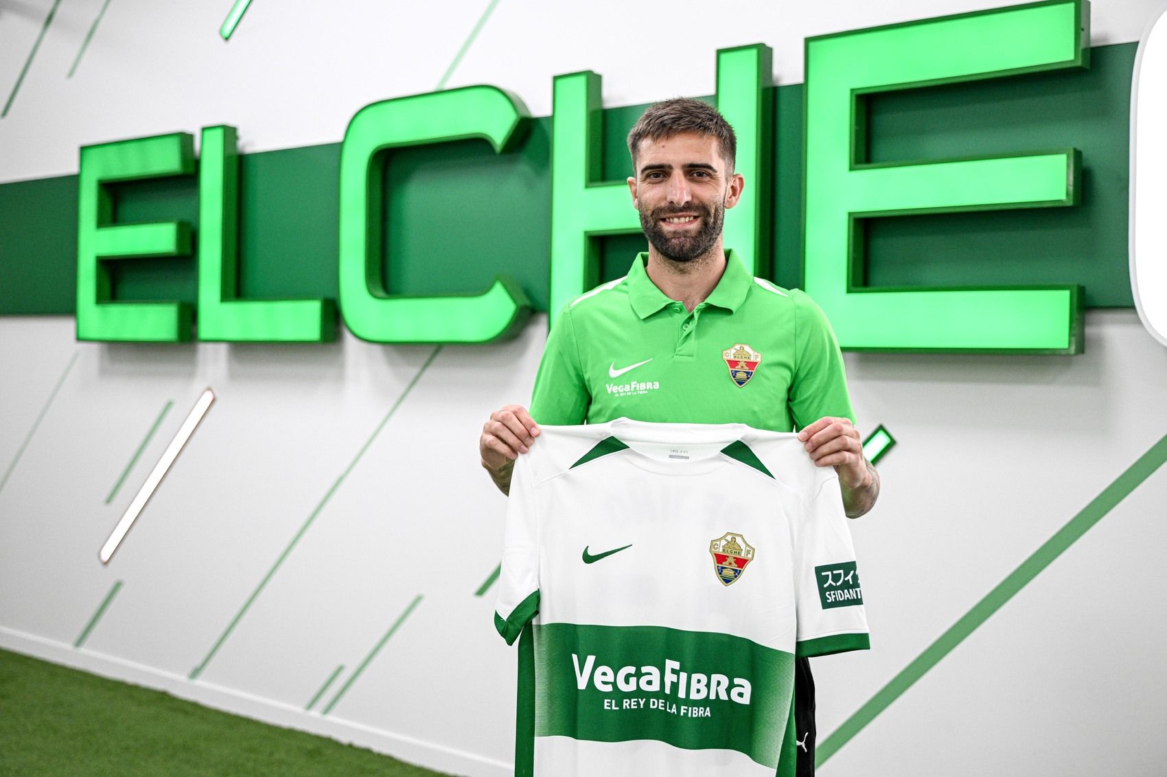 Pejiño, en su llegada al Elche.