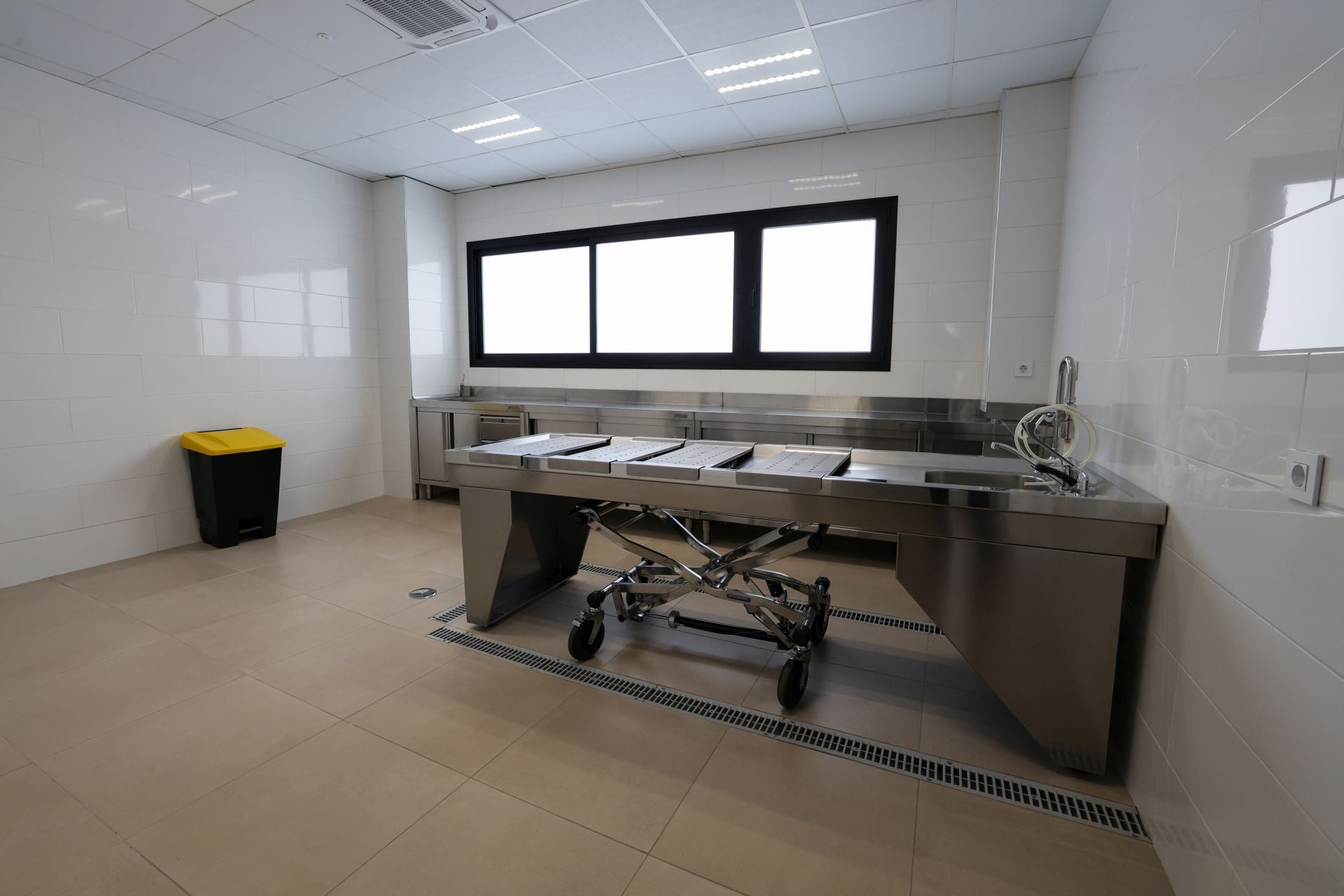 Inauguración de las nuevas instalaciones de la Funeraria La Auxiliadoraen en Gáldar, en imágenes