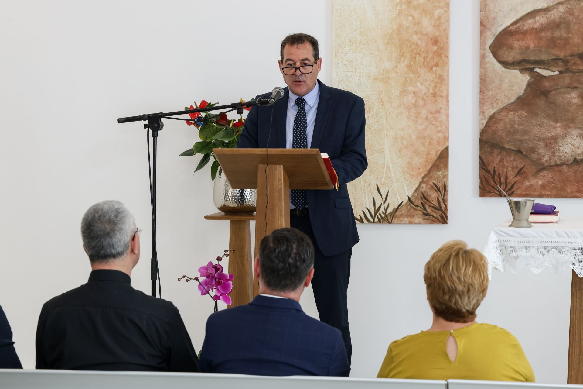 Inauguración de las nuevas instalaciones de la Funeraria La Auxiliadoraen en Gáldar, en imágenes
