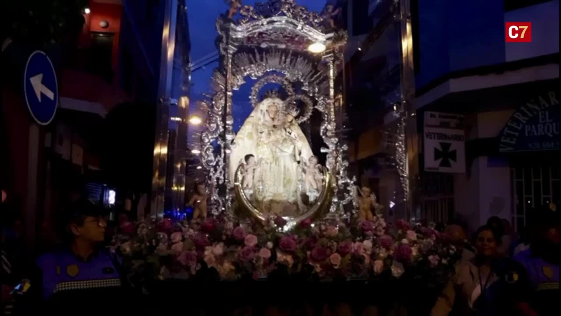 Celina Mendoza, de la churrería Melián, vivió con emoción la llegada de la Virgen del Pino a Telde