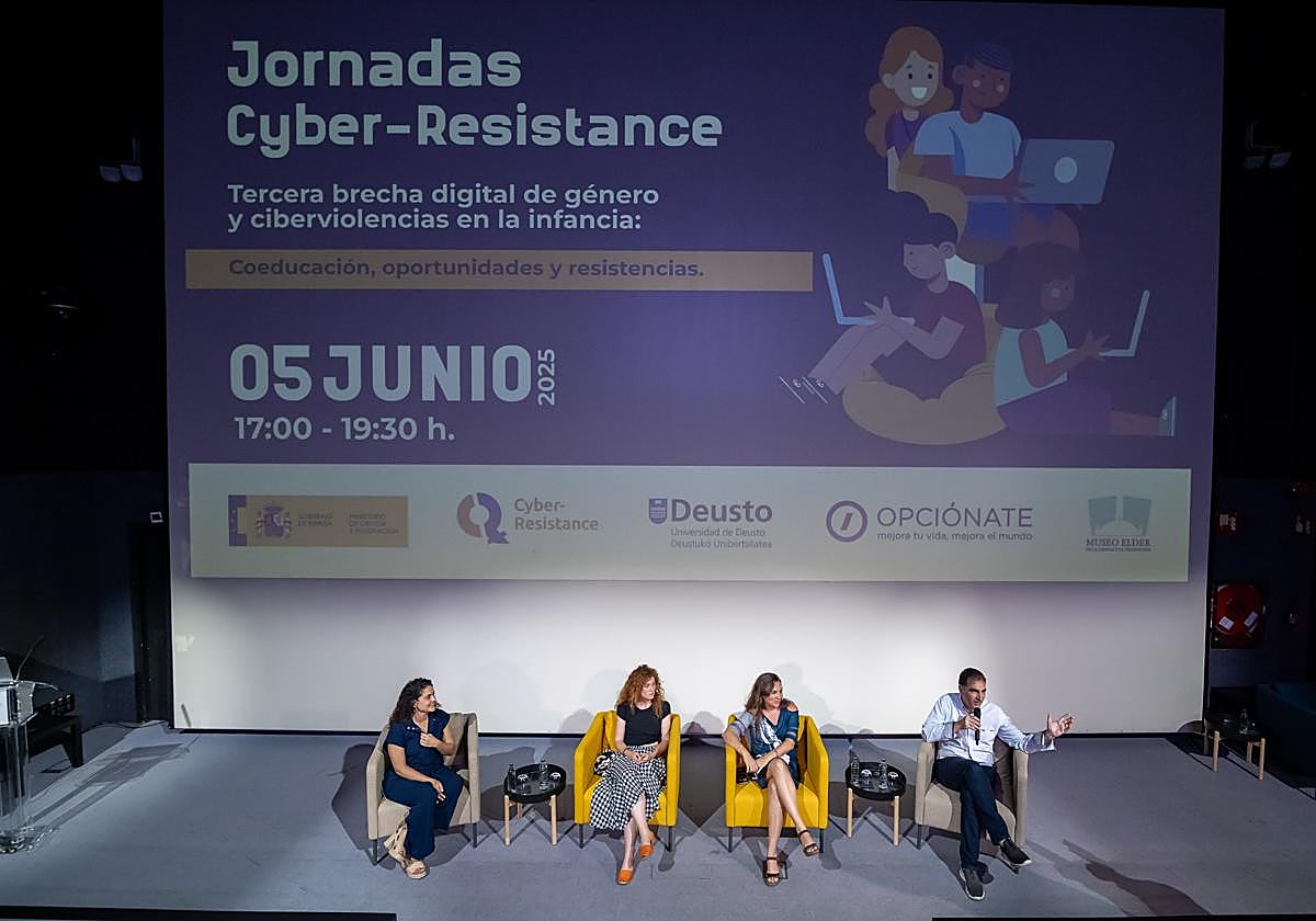 Presentación de la investigación Cyber Resistence en el Museo Elder de la Ciencia.