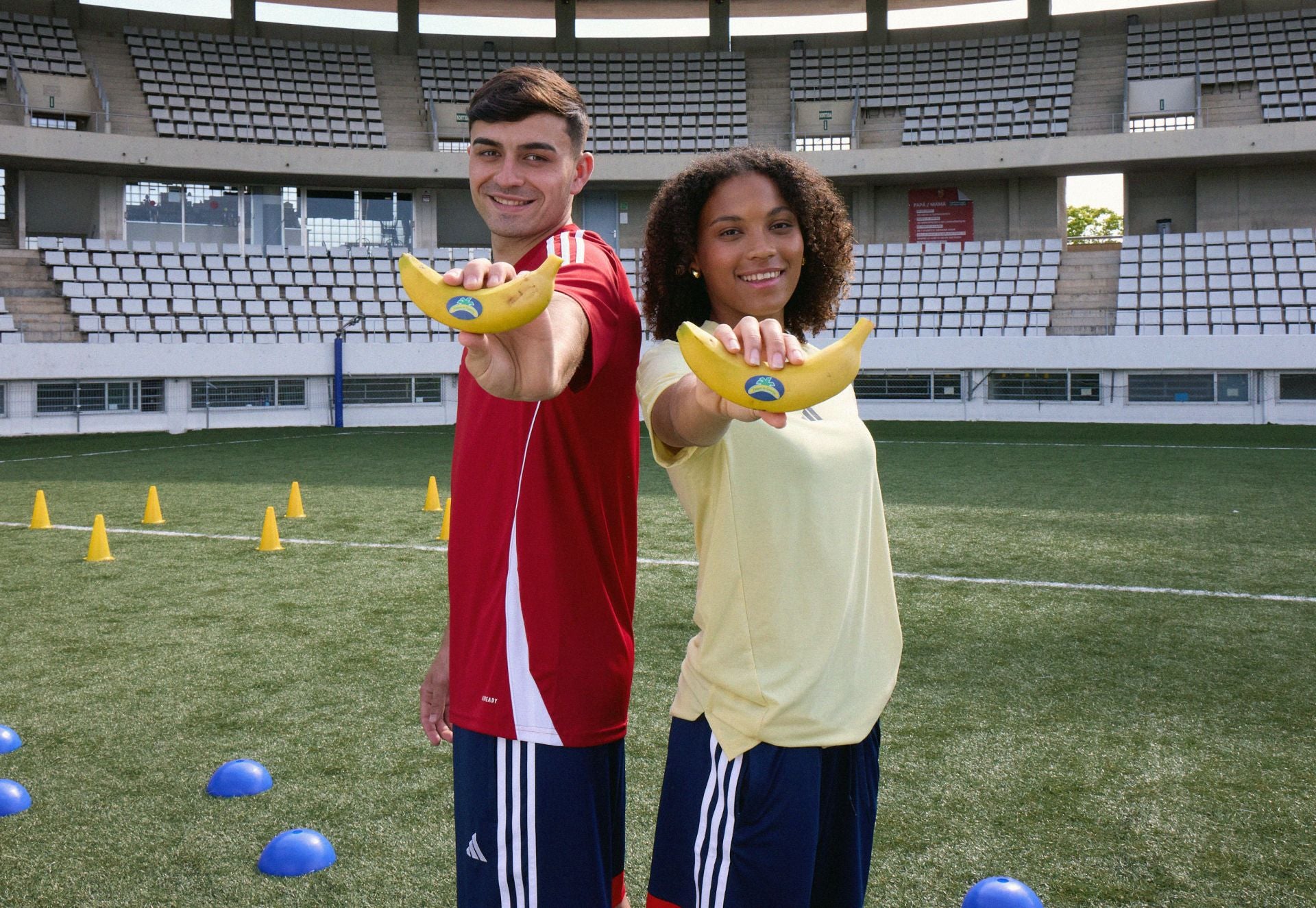 Pedri y Vicky López embajadores de Plátano de Canarias.