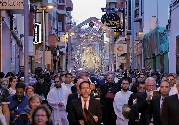 Imagen de la llegada de la Virgen del Pino a la parroquia de San Gregorio.