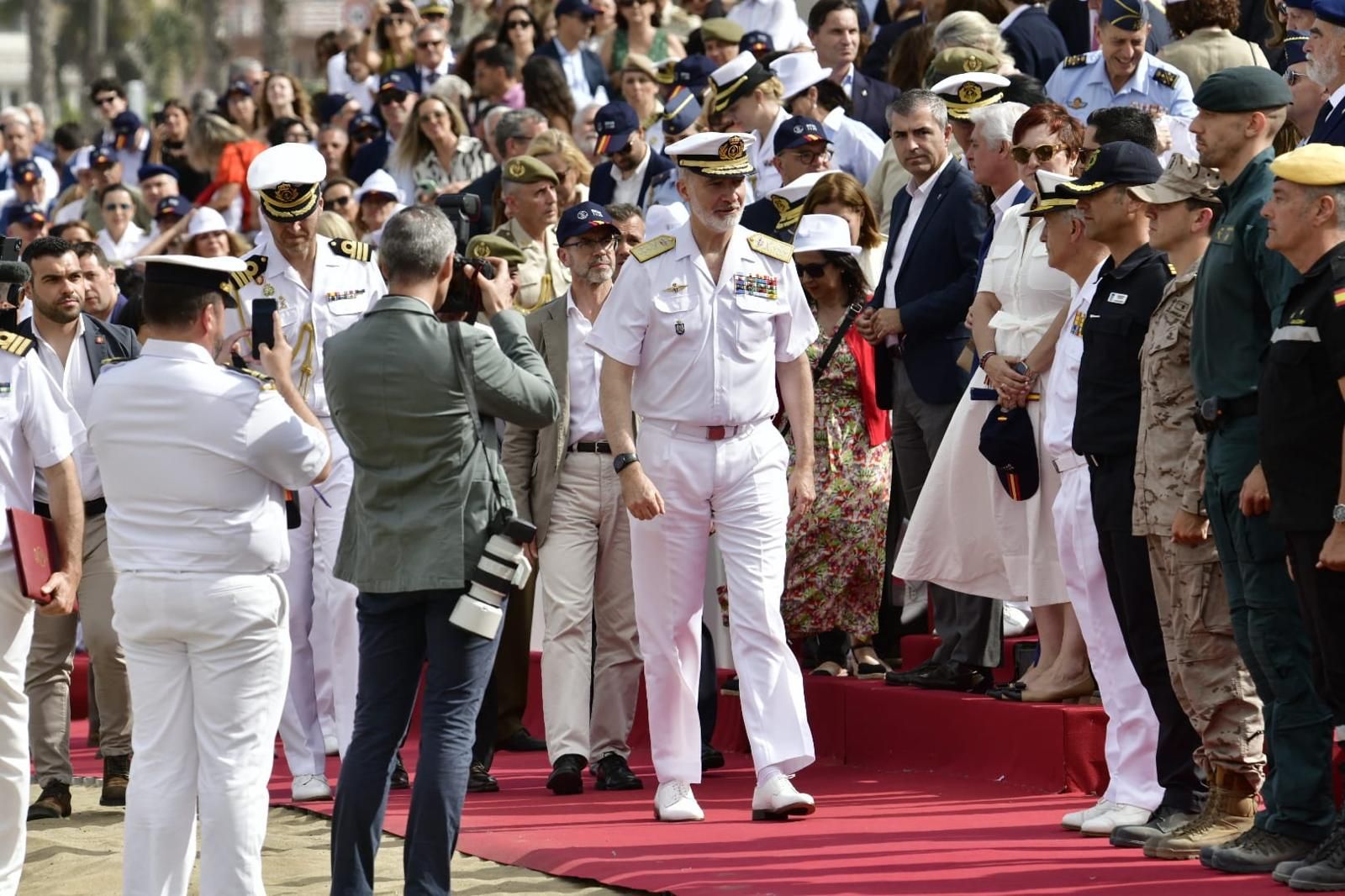 Uniformes y trajes de gala: Día de Las Fuerzas Armadas en Las Palmas de Gran Canaria
