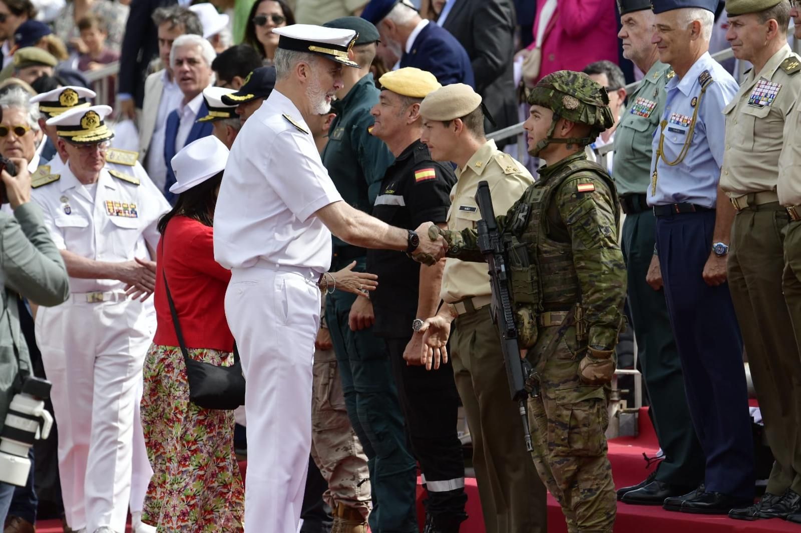 Uniformes y trajes de gala: Día de Las Fuerzas Armadas en Las Palmas de Gran Canaria