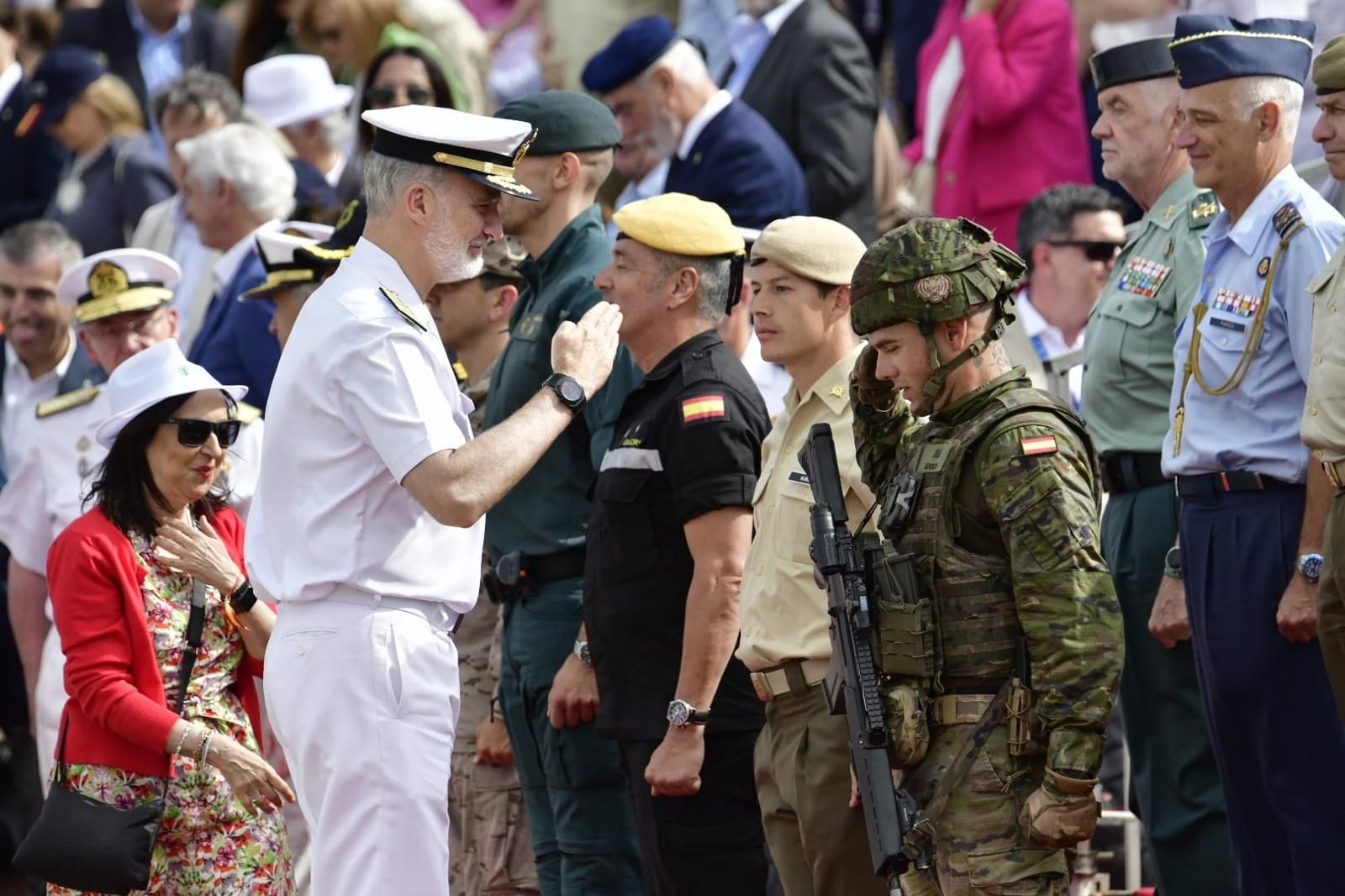 Uniformes y trajes de gala: Día de Las Fuerzas Armadas en Las Palmas de Gran Canaria