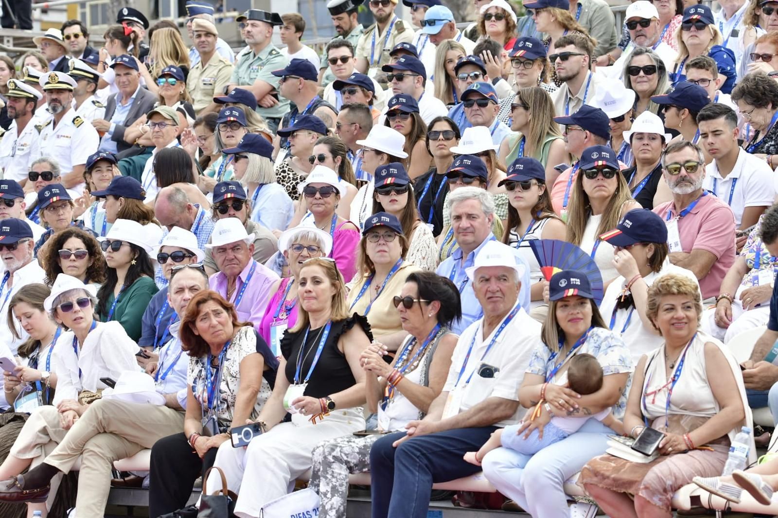 Uniformes y trajes de gala: Día de Las Fuerzas Armadas en Las Palmas de Gran Canaria
