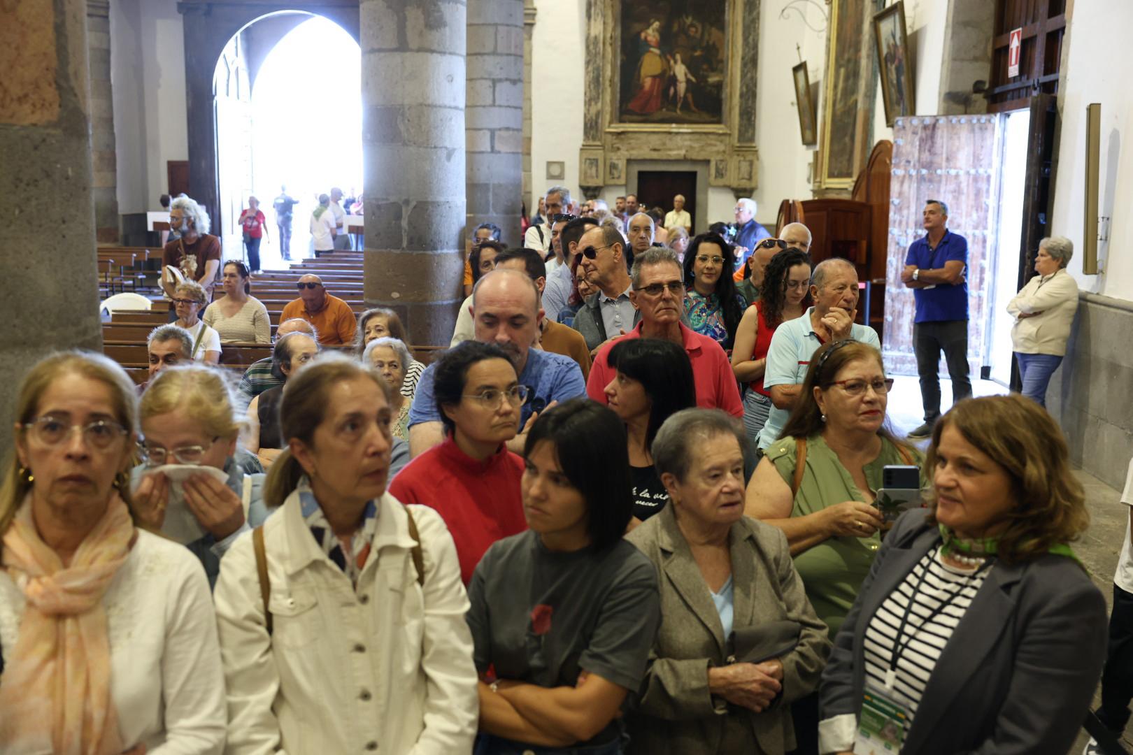 Telde arropa a la Virgen del Pino: devoción y tradición en imágenes
