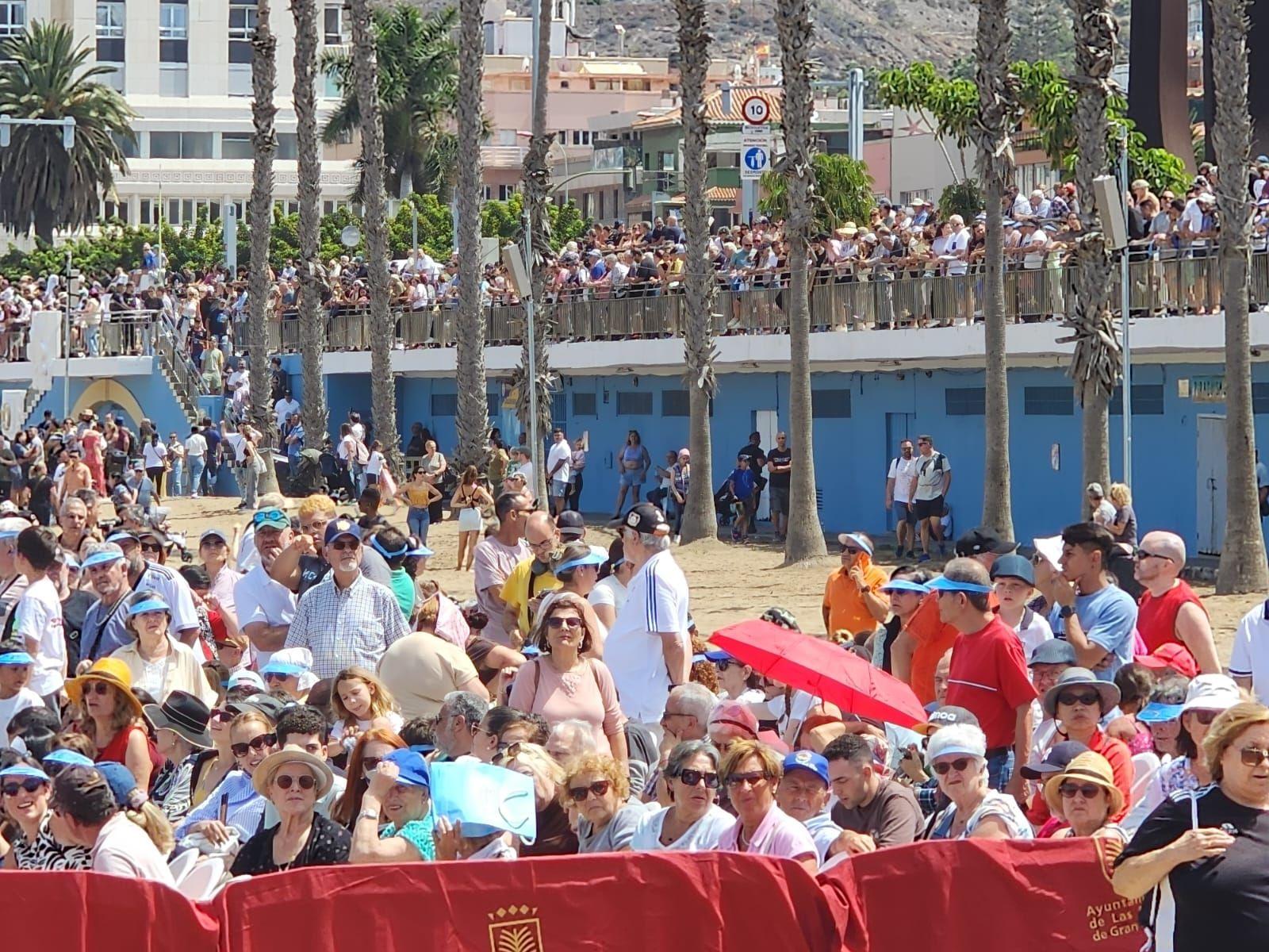 Uniformes y trajes de gala: Día de Las Fuerzas Armadas en Las Palmas de Gran Canaria
